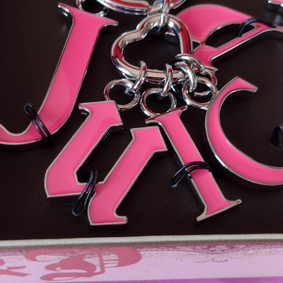 JC 💕 LOVE 💝 Born in the Glamorous USA Clutch & Huge Pink Enamel 🗝️ Ring NWT - Picture 8 of 9